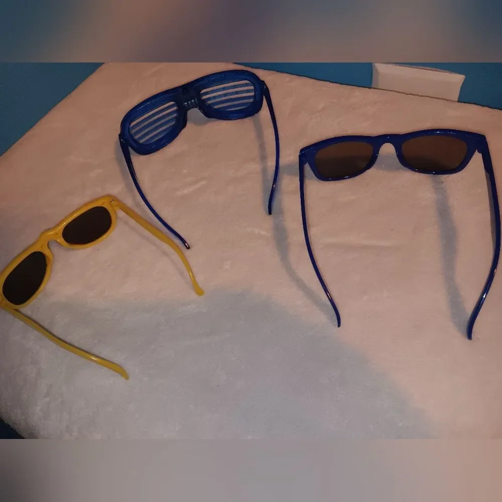 Kids Sunglasses Lot of 3 Pre-owned